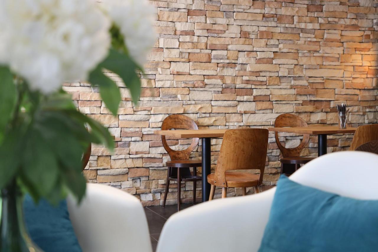 Un Hotel Sur Le Port Ла Рошел Екстериор снимка