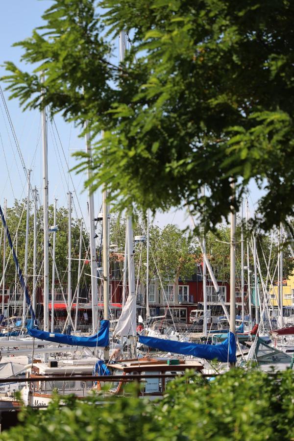 Un Hotel Sur Le Port Ла Рошел Екстериор снимка